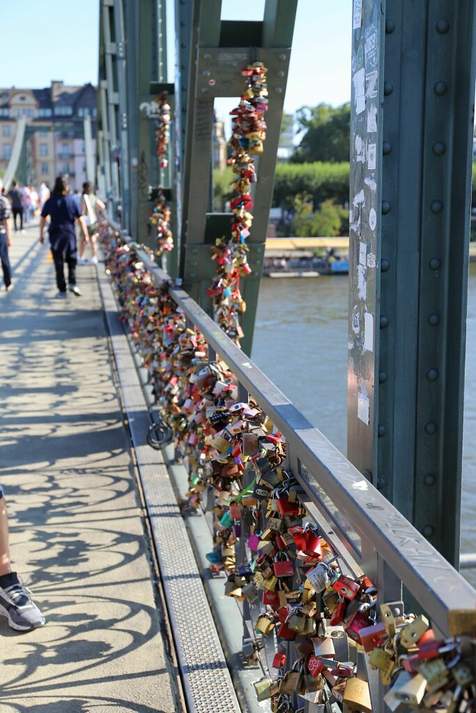 Frankfurt Main Demir yaya köprüsü