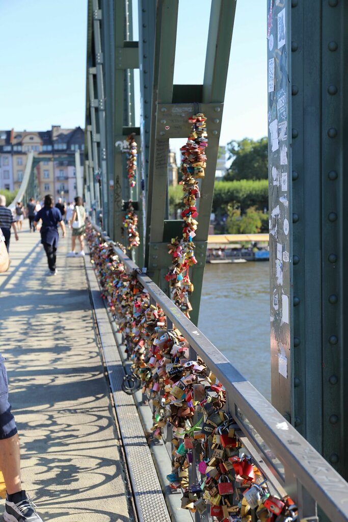 Frankfurt MainFrankfurt Main Demir yaya köprüsü